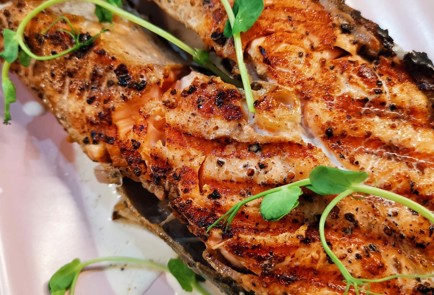 Фото шага рецепта Сливочный стейк семги на сковороде гриль 152656 шаг 10  