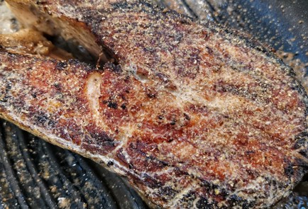 Фото шага рецепта Сливочный стейк семги на сковороде гриль 152656 шаг 7  