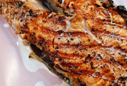 Фото шага рецепта Сливочный стейк семги на сковороде гриль 152656 шаг 9  