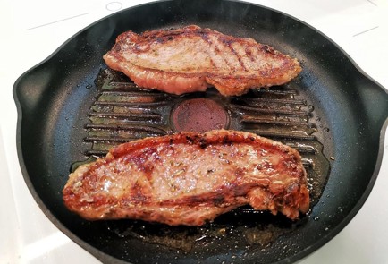 Фото шага рецепта Сливочный стейк стриплойн 140424 шаг 10  