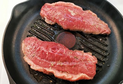 Фото шага рецепта Сливочный стейк стриплойн 140424 шаг 9  