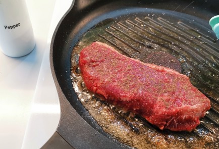 Фото шага рецепта Сливочный стейк стриплойн 174881 шаг 4  