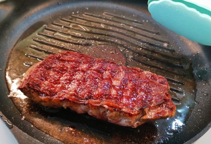 Фото шага рецепта Сливочный стейк стриплойн 174881 шаг 5  