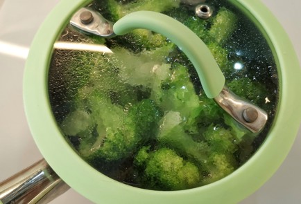 Фото шага рецепта Сливочный суп из брокколи с сыром 173402 шаг 4  