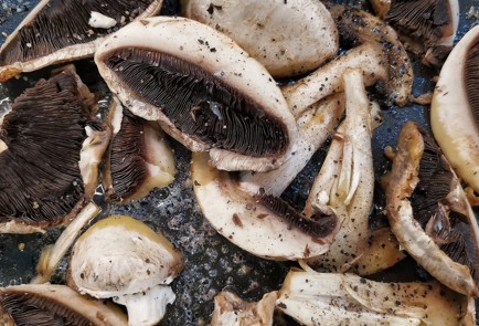 Фото шага рецепта Сливочный суппюре из шампиньонов 152773 шаг 2  