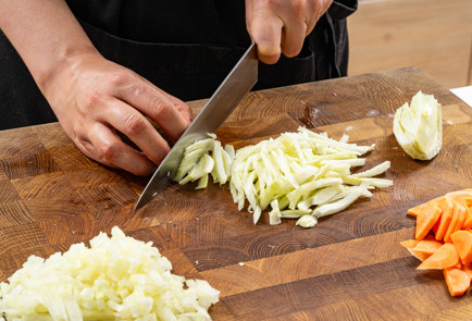 Фото шага рецепта Сливочный суп с хеком 189267 шаг 2  
