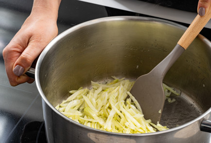 Фото шага рецепта Сливочный суп с хеком 189267 шаг 4  