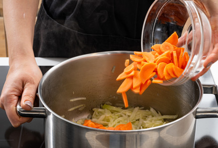 Фото шага рецепта Сливочный суп с хеком 189267 шаг 5  