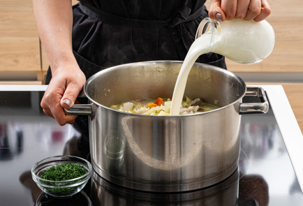 Фото шага рецепта Сливочный суп с хеком 189267 шаг 9  