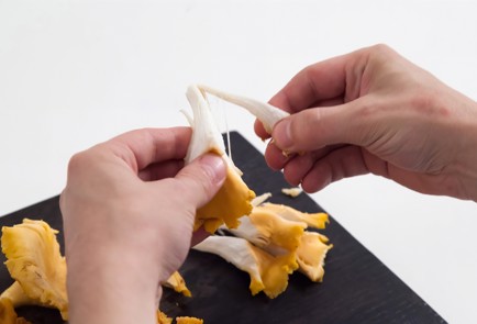 Фото шага рецепта Сливочный суп с лисичками и пореем 80090 шаг 2  