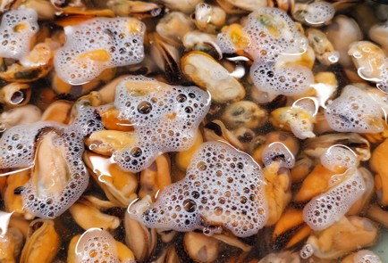 Фото шага рецепта Сливочный суп с мидиями 173576 шаг 1  