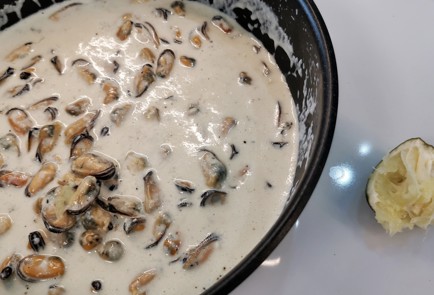 Фото шага рецепта Сливочный суп с мидиями 173576 шаг 11  