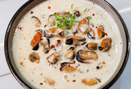 Фото шага рецепта Сливочный суп с мидиями 173576 шаг 12  