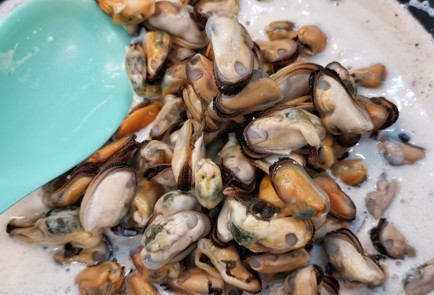 Фото шага рецепта Сливочный суп с мидиями 173576 шаг 8  