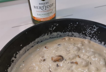 Фото шага рецепта Сливочный суп с мидиями 173576 шаг 9  