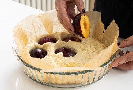 Фото шага рецепта Домашний пирог со сливой 151350 шаг 8  