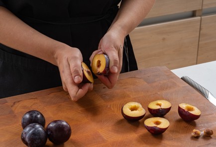 Фото шага рецепта Сливовый пирог New York Times 175164 шаг 2  