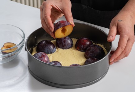 Фото шага рецепта Сливовый пирог New York Times 175164 шаг 7  