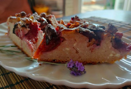 Фото шага рецепта Сливовый пирог с какао и орехами 174783 шаг 13  