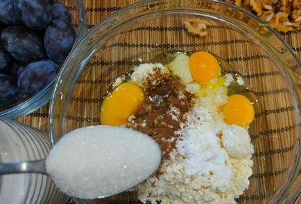 Фото шага рецепта Сливовый пирог с какао и орехами 174783 шаг 3  