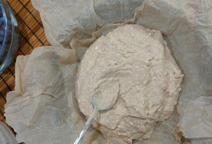 Фото шага рецепта Сливовый пирог с какао и орехами 174783 шаг 6  