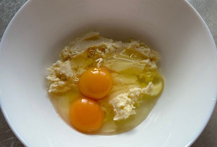 Фото шага рецепта Сливовый пирог 174513 шаг 3  