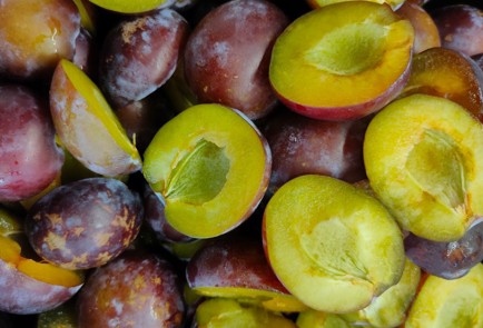 Фото шага рецепта Сливовый соус с зеленью как ткемали 174221 шаг 2  