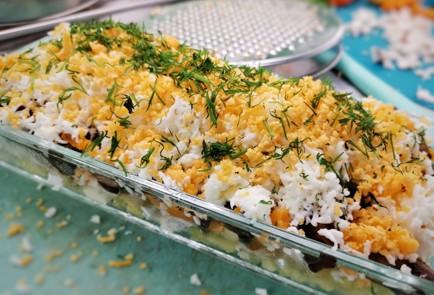 Фото шага рецепта Слоеный салат с курицей и шампиньонами 29041 шаг 2  