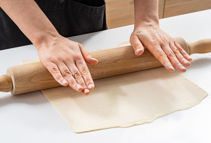 Фото шага рецепта Слоеное печенье с начинкой 175776 шаг 2  