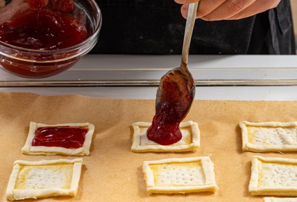 Фото шага рецепта Слоеное печенье с начинкой 175776 шаг 7  