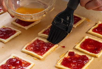 Фото шага рецепта Слоеное печенье с начинкой 175776 шаг 8  