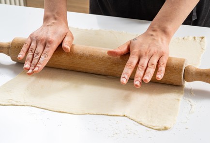 Фото шага рецепта Слоеное печенье с пармезаном 175775 шаг 3  