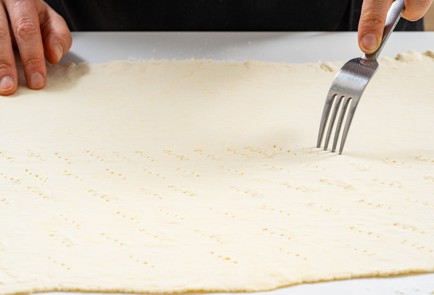 Фото шага рецепта Слоеное печенье с пармезаном 175775 шаг 4  