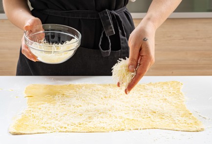 Фото шага рецепта Слоеное печенье с пармезаном 175775 шаг 7  
