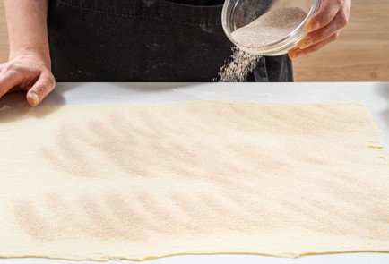 Фото шага рецепта Слоеное печенье Ушки 175774 шаг 3  