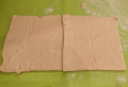 Фото шага рецепта Слоеные сырные палочки 188934 шаг 1  