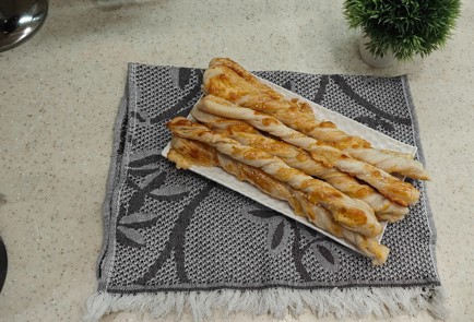 Фото шага рецепта Слоеные сырные палочки 188934 шаг 12  