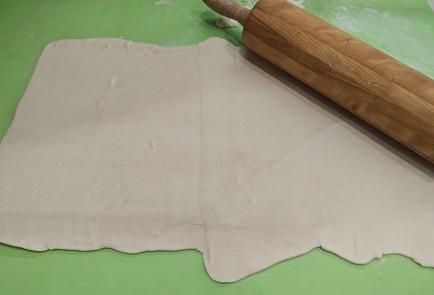 Фото шага рецепта Слоеные сырные палочки 188934 шаг 2  