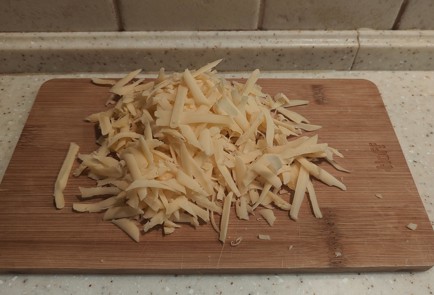 Фото шага рецепта Слоеные сырные палочки 188934 шаг 3  