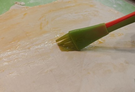 Фото шага рецепта Слоеные сырные палочки 188934 шаг 5  