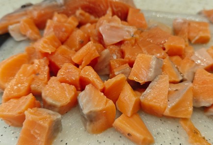 Фото шага рецепта Слоеный пирог с семгой и шпинатом 190639 шаг 1  