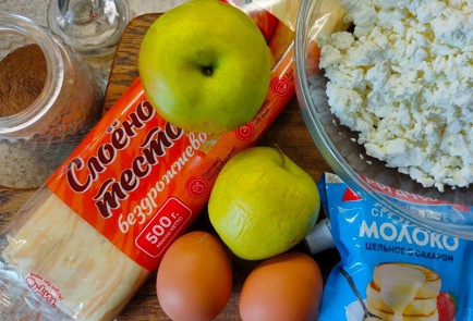 Фото шага рецепта Рулет из слоеного теста с творогом и яблоками 189131 шаг 1  