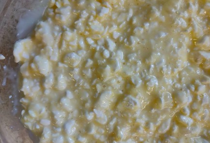 Фото шага рецепта Рулет из слоеного теста с творогом и яблоками 189131 шаг 5  