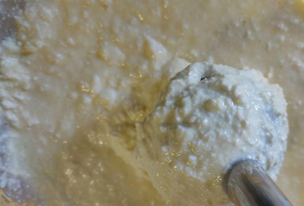 Фото шага рецепта Рулет из слоеного теста с творогом и яблоками 189131 шаг 6  