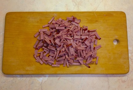 Фото шага рецепта Слоеный салат с говядиной и виноградом 188093 шаг 4  