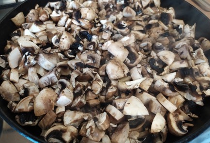 Фото шага рецепта Слоеный салат с курицей и грибами 189010 шаг 1  