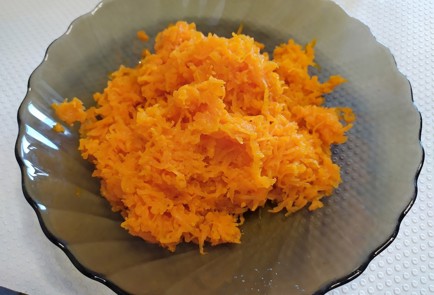 Фото шага рецепта Слоеный салат с курицей и грибами 189010 шаг 4  