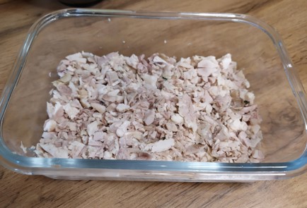 Фото шага рецепта Слоеный салат с курицей и грибами 189010 шаг 6  