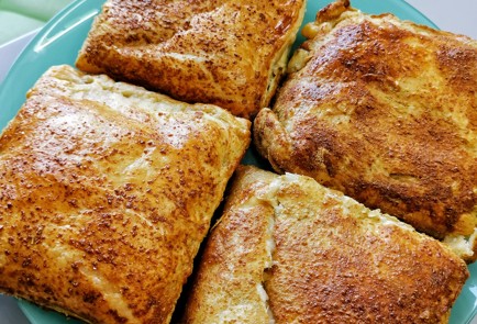 Фото шага рецепта Слойки с ветчиной и двумя видами сыра 151221 шаг 16  