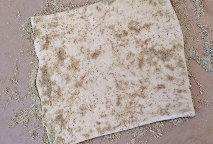 Фото шага рецепта Слойки с ветчиной и двумя видами сыра 151221 шаг 5  